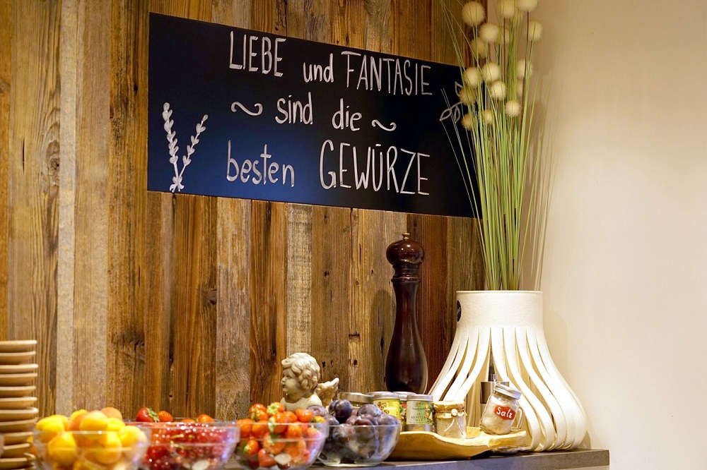 Hotel Gasthof Weissensee Kärnten gemütlich Hotelbar Garten Genuss Kulinarik Bodenständigkeit heimische Produzenten Hotel Gasthof Weissensee Kärnten gemütlich Hotelbar Garten Genuss Kulinarik Bodenständigkeit heimische Produzenten
