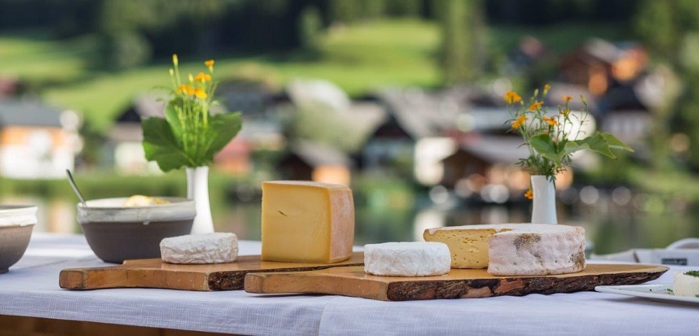 Hotel Gasthof Weissensee Kärnten gemütlich Hotelbar Garten Genuss Kulinarik Bodenständigkeit heimische Produzenten Kärntner Küche Hotel Gasthof Weissensee Kärnten gemütlich Hotelbar Garten Genuss Kulinarik Bodenständigkeit heimische Produzenten Kärntner Küche