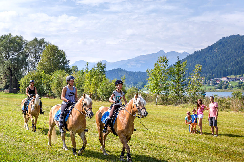 Hotel Gasthof Weissensee Kärnten Reiten und Kutschfahrten für Pferdeliebhaber Hotel Gasthof Weissensee Kärnten Reiten und Kutschfahrten für Pferdeliebhaber