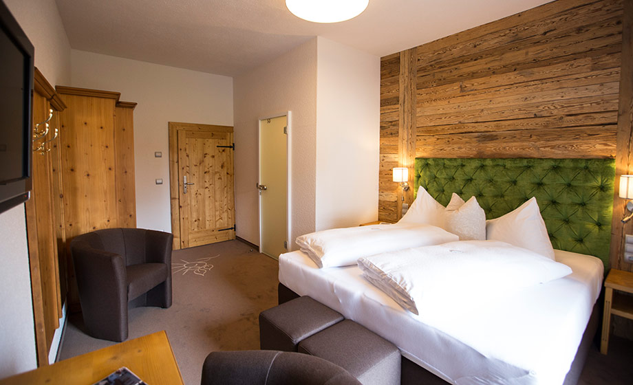 Doppelzimmer Standard Hotel Gasthof Weissensee Kärnten Doppelzimmer Standard Hotel Gasthof Weissensee Kärnten