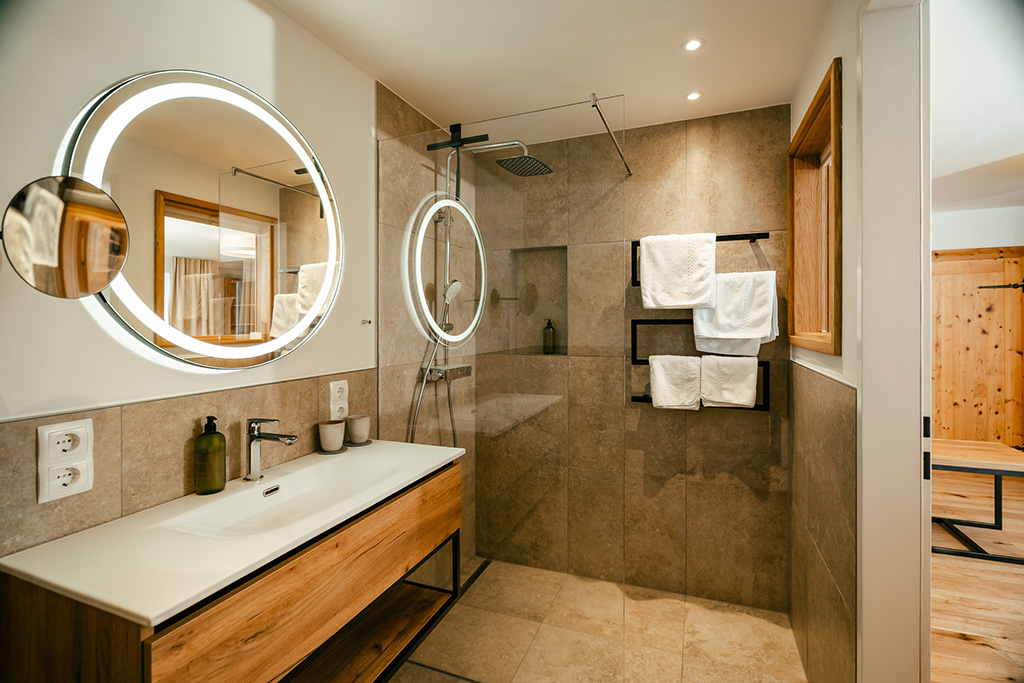 Doppelzimmer Standard EICHE Hotel zum Weissensee Kärnten Doppelzimmer Standard EICHE Hotel zum Weissensee Kärnten